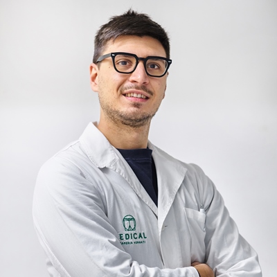 Medical Ortopedia Vergati Brindisi Daniele Vergati tecnico ortopedico con camice